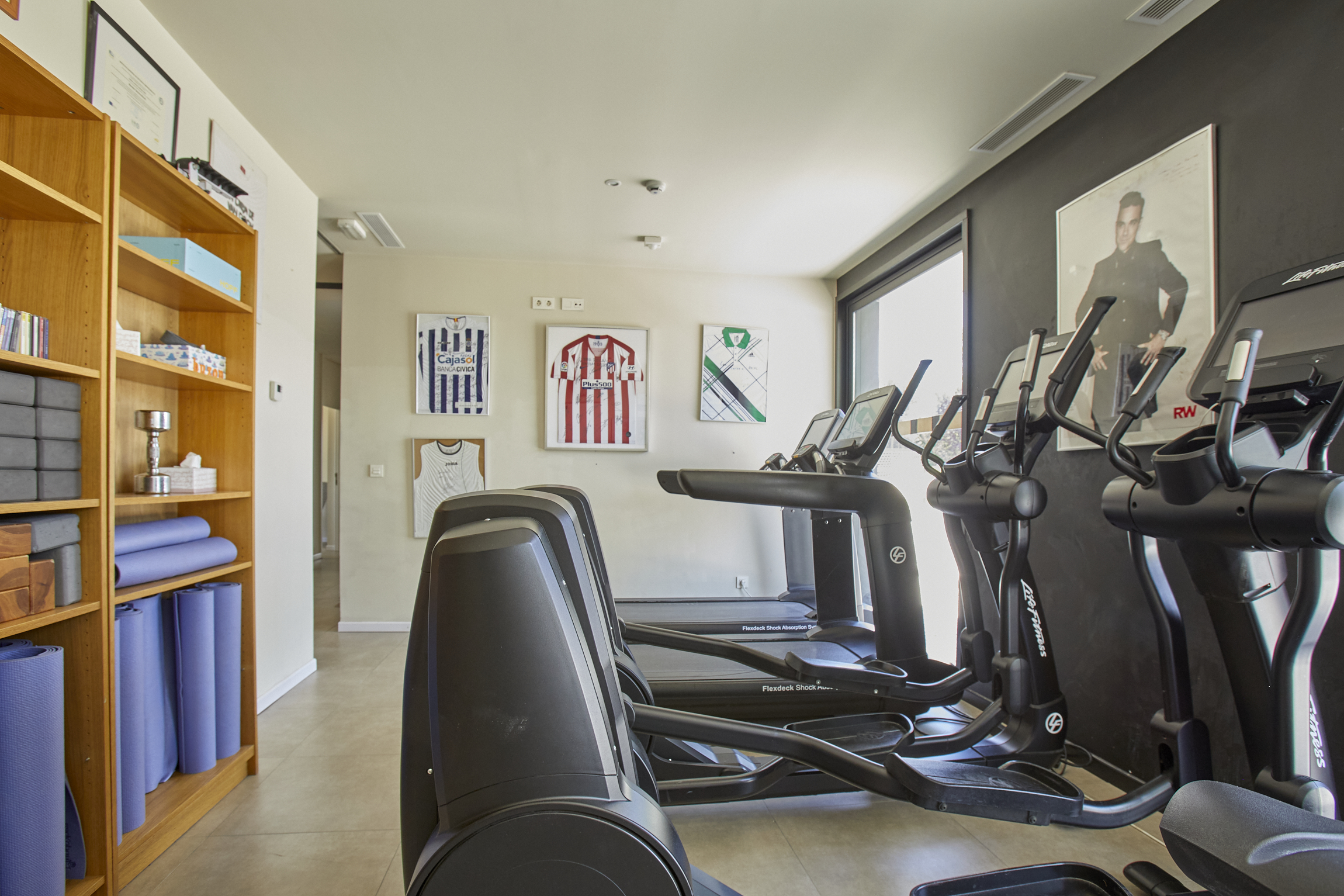 Gimnasio interior Clínica Recal